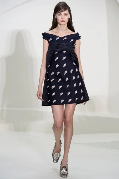 Look 18